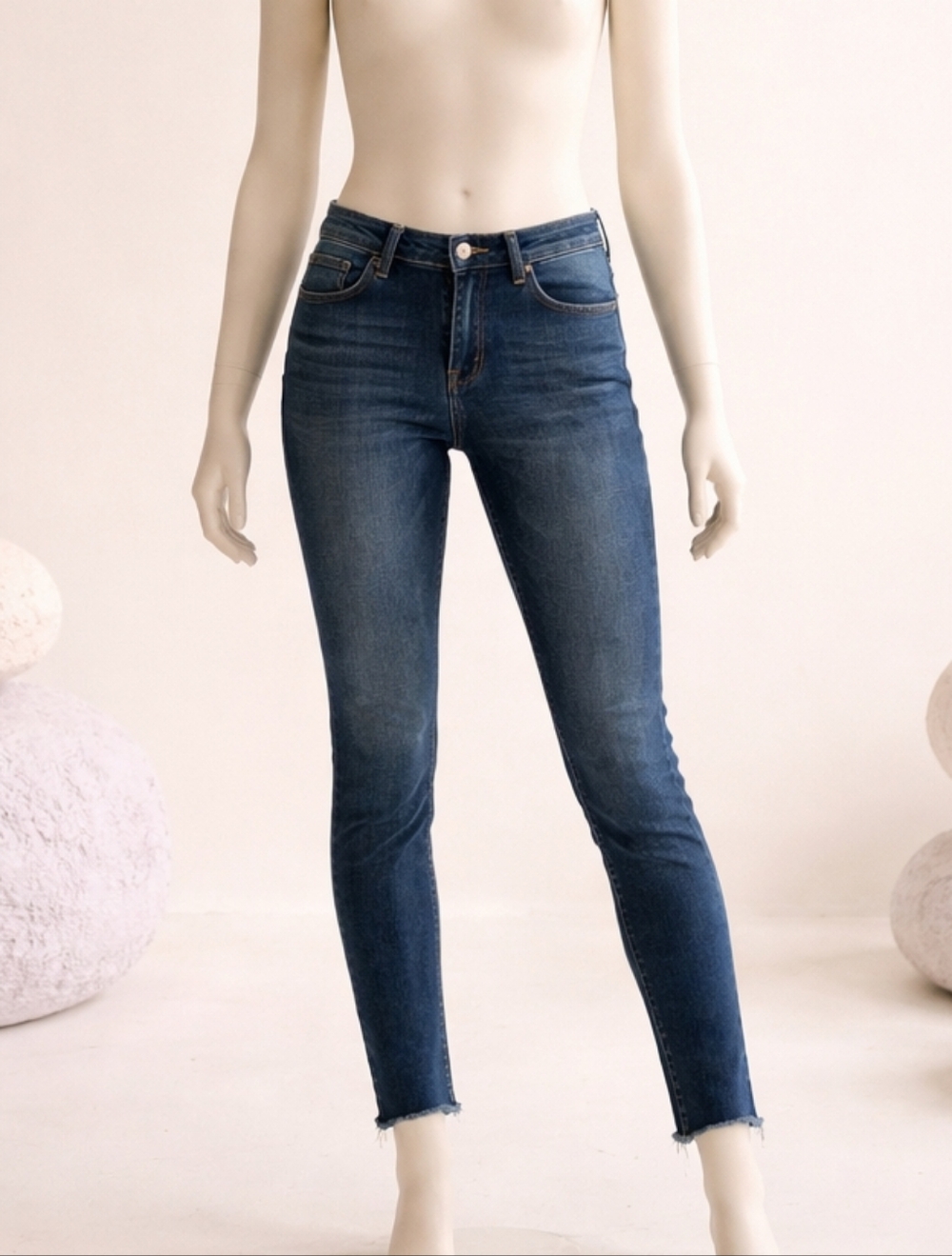 GUESS Los Angeles High Rise Skinny Jeans Women’s | Size 29 Raw Hem Stretch Denim